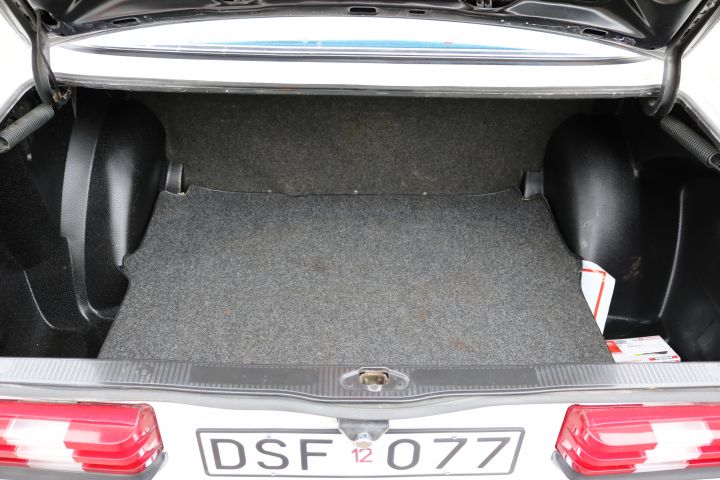 320980-16 Mercedes Benz 200 -85 (DSF077)