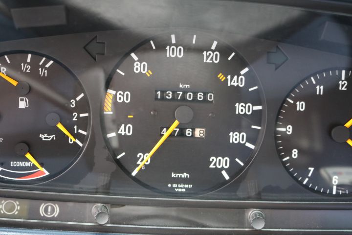 320980-18 Mercedes Benz 200 -85 (DSF077)