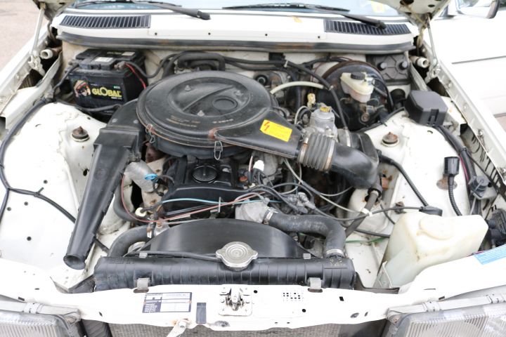 320980-22 Mercedes Benz 200 -85 (DSF077)