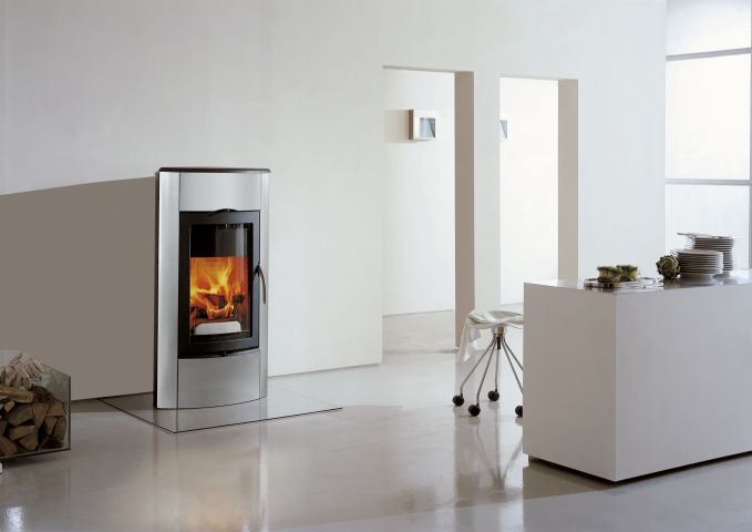 352740--1 Austroflamm Irony XS stove with front plate