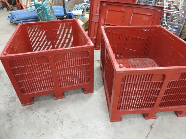 359891--6 2x plastic crates. Allibert