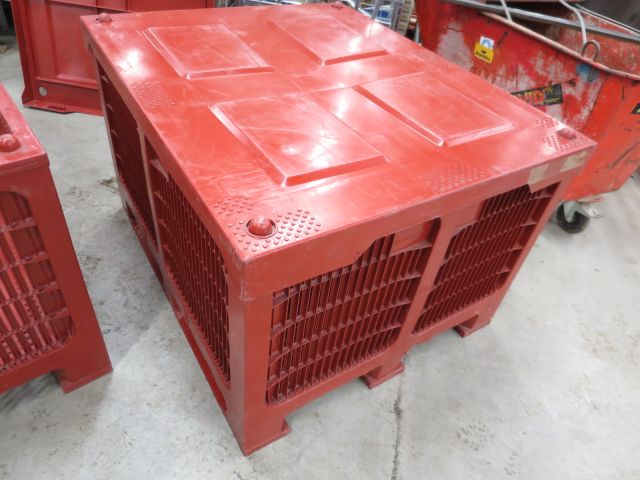 359891--2 2x plastic crates. Allibert