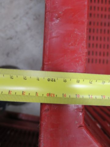 359891--4 2x plastic crates. Allibert