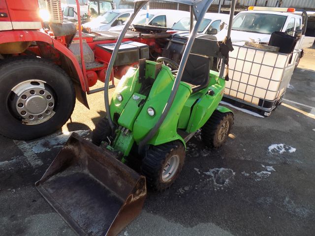 359902--104 Avant 220 with many accessories