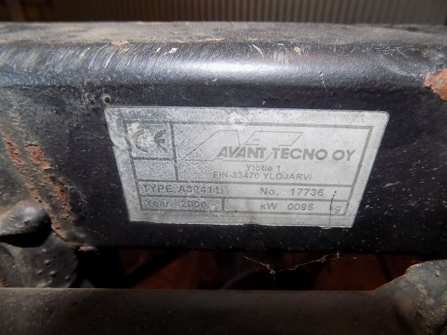 359902--62 Avant 220 with many accessories
