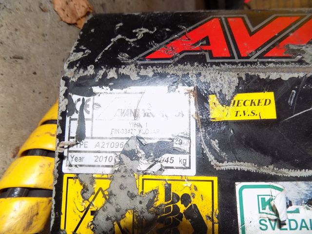 359902--60 Avant 220 with many accessories