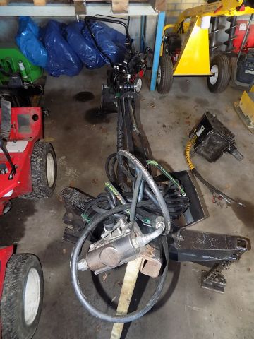 359902--54 Avant 220 with many accessories