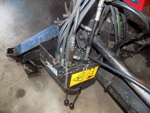359902--55 Avant 220 with many accessories