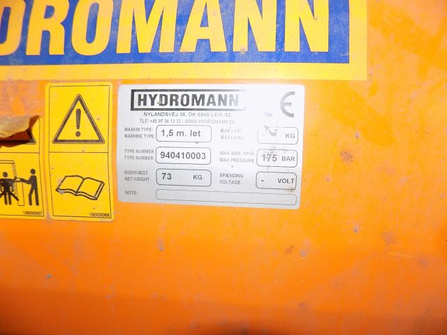 359902--43 Avant 220 with many accessories