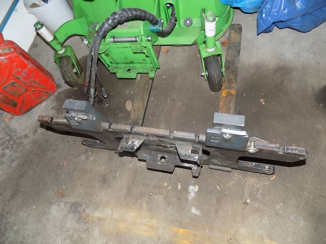 359902--41 Avant 220 with many accessories