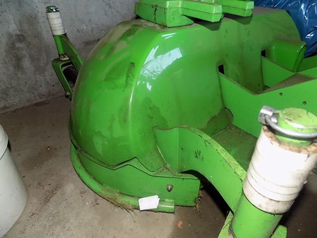 359902--32 Avant 220 with many accessories