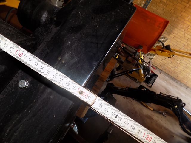 359902--31 Avant 220 with many accessories