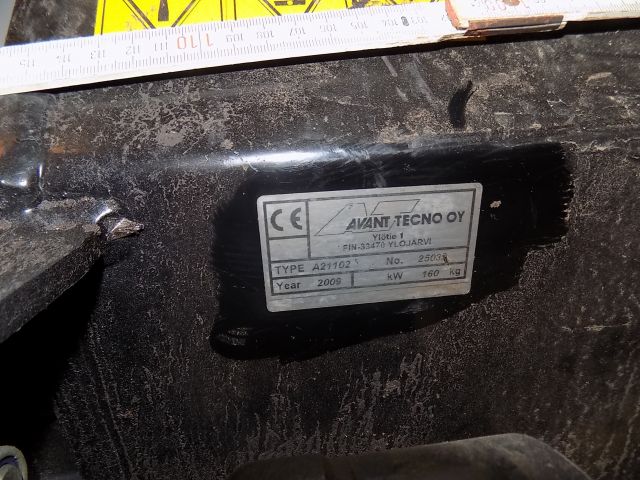 359902--27 Avant 220 with many accessories