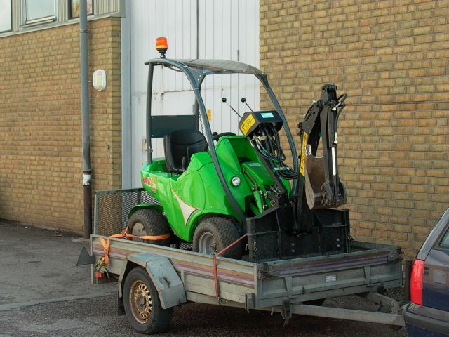 359902--23 Avant 220 with many accessories