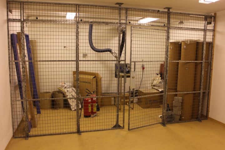 362297-1 Gallervägg med dörr.