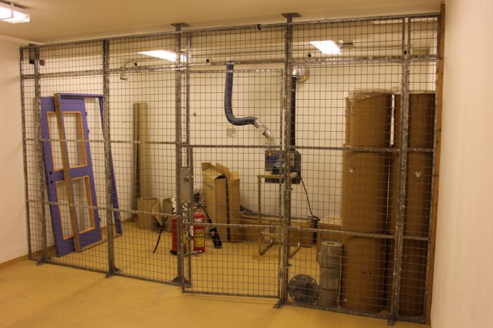 362297-2 Gallervägg med dörr.