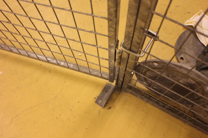 362297-4 Gallervägg med dörr.