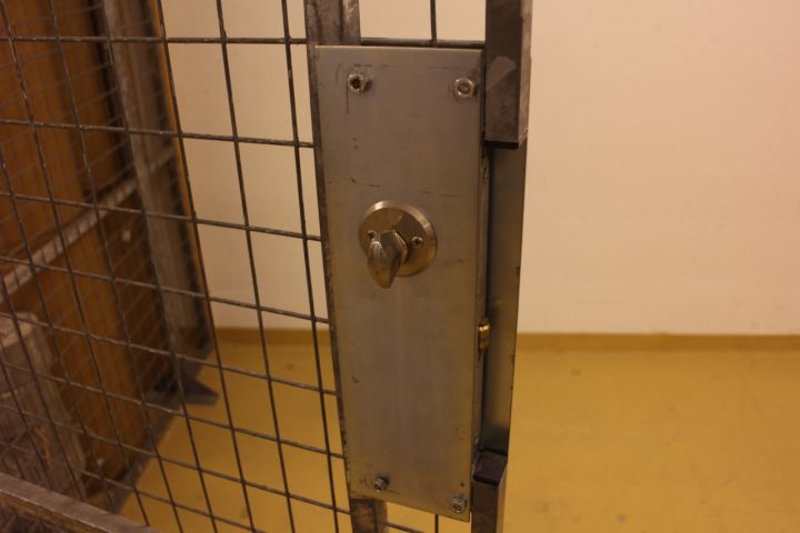 362297-5 Gallervägg med dörr.