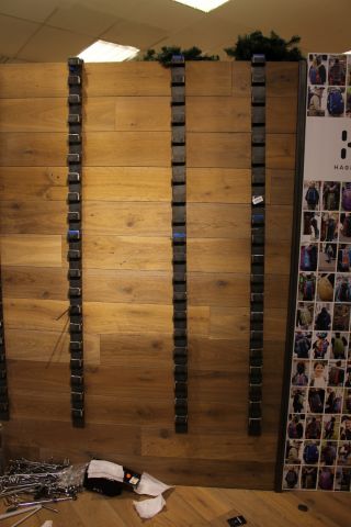 362446-1 Väggkonsoler i gjutjärn för upphängning av varor, 28 st.