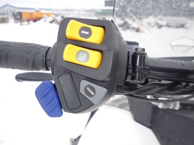 363131-35 Ski- Doo MXZ 550F