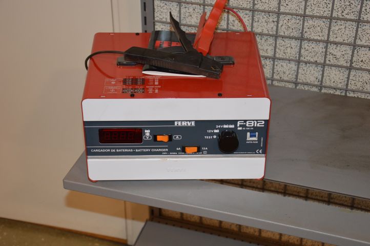 363232-1 Batteriladdare Ferve F-812