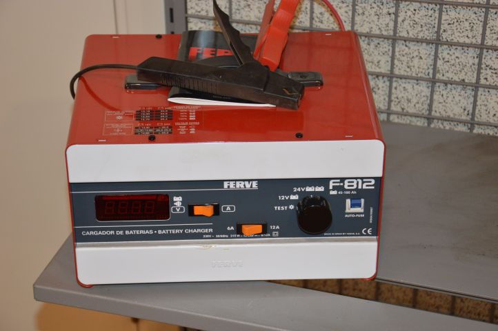 363232-2 Batteriladdare Ferve F-812