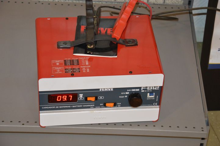 363232-5 Batteriladdare Ferve F-812