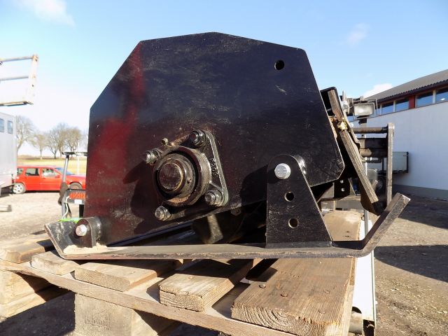 359902--20 Avant 220 with many accessories