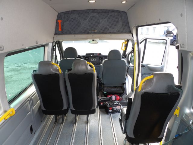 255173--67 Ford Transit 300 2.2 TDCi -11 KDG905