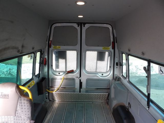 255173--68 Ford Transit 300 2.2 TDCi -11 KDG905