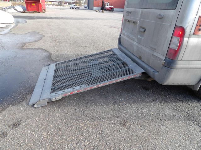 255173--75 Ford Transit 300 2.2 TDCi -11 KDG905