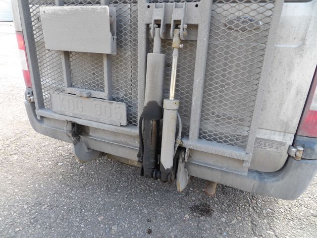 255173--58 Ford Transit 300 2.2 TDCi -11 KDG905