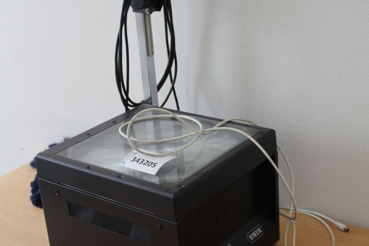 343205-0 Older electronics and utensils