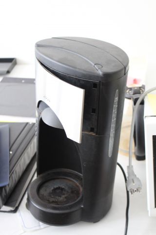 343205-4 Older electronics and utensils