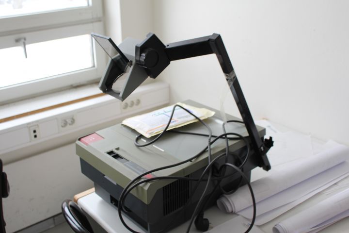 343205-6 Older electronics and utensils