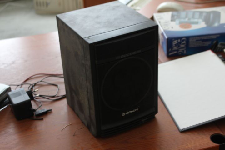 343205-6 Older electronics and utensils