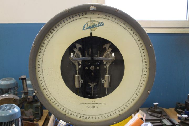 362802--2 Våg Lindells 100 kg