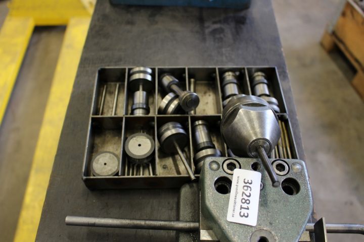 362813--2 Stansverktyg Thomas + hålstansar