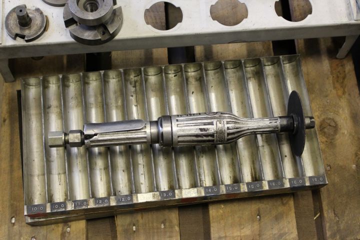 362825--2 Verktygsskåp, slang till svetsutsug, verktygshållare