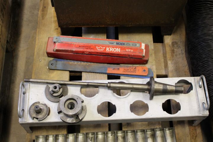 362825--1 Verktygsskåp, slang till svetsutsug, verktygshållare