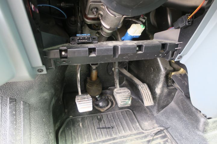 255279-4 Ford Transit 115 T300 (116hk) - 2011