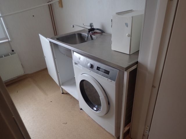 326341--30 Various laundry equipment