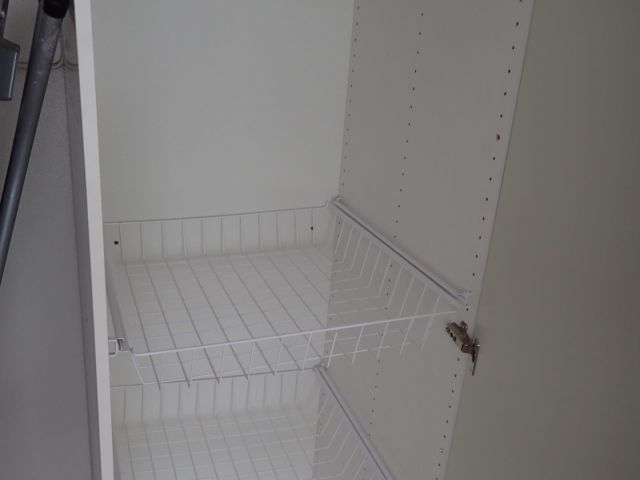 326341--29 Various laundry equipment