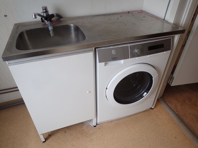 326341--24 Various laundry equipment