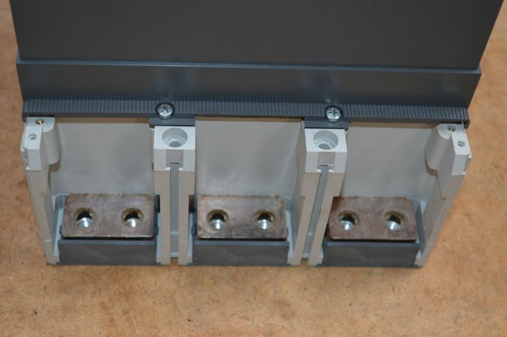 364429--18 1200 Amp circuit breaker