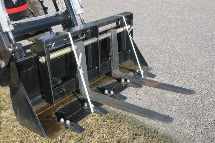 364928--14 Tractor Foton FT254