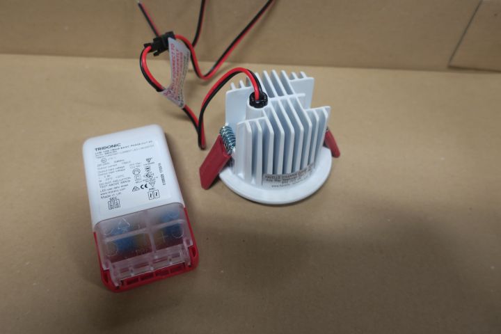 361017-8 10st Lumiance Instar Eco Kit Led WH