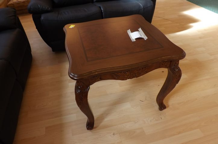 364528-2 Soffgrupp i läder med utfällbart fotstöd + bord