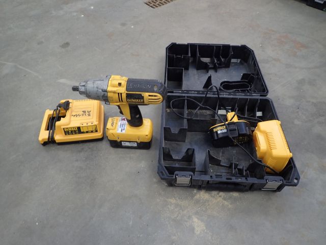 354192-0 DeWalt Mutterknackare