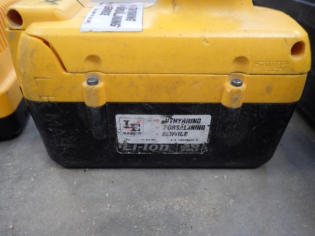 354192-2 DeWalt Mutterknackare